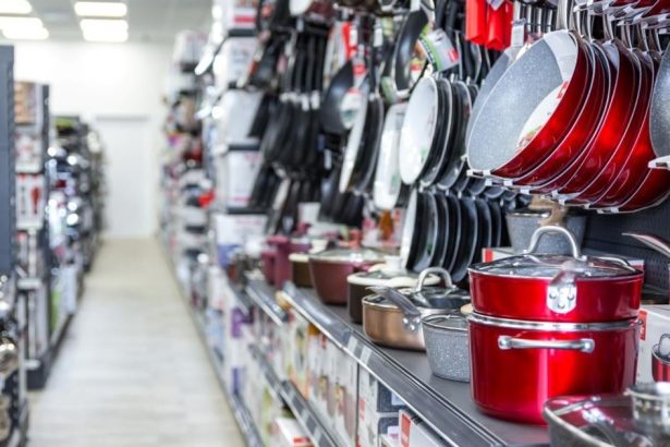 Cesi mali na Slovensku desiatky obchodov Zostali po nich milionove dlhy a stara Octavia