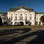 Clenky Demokratickej strany vratili kvety k Medzinarodnemu dnu zien pred urad vlady