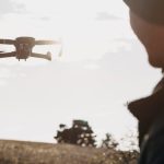 Cudzie drony sleduju ludi na zahrade a cez okna nazrievaju do obyvacky ludia sa obavaju kradezi a straty sukromia