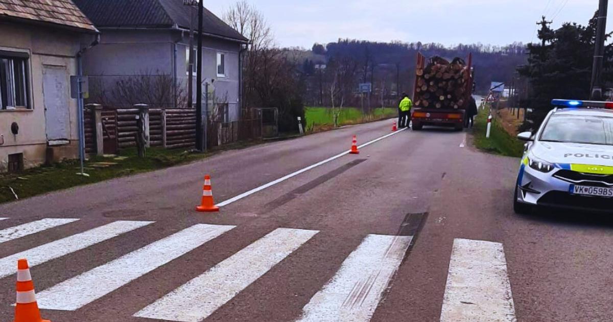 Dieta na priechode zrazila nakladna doprava nalozena drevom do nemocnice ho prevazali vrtulnikom