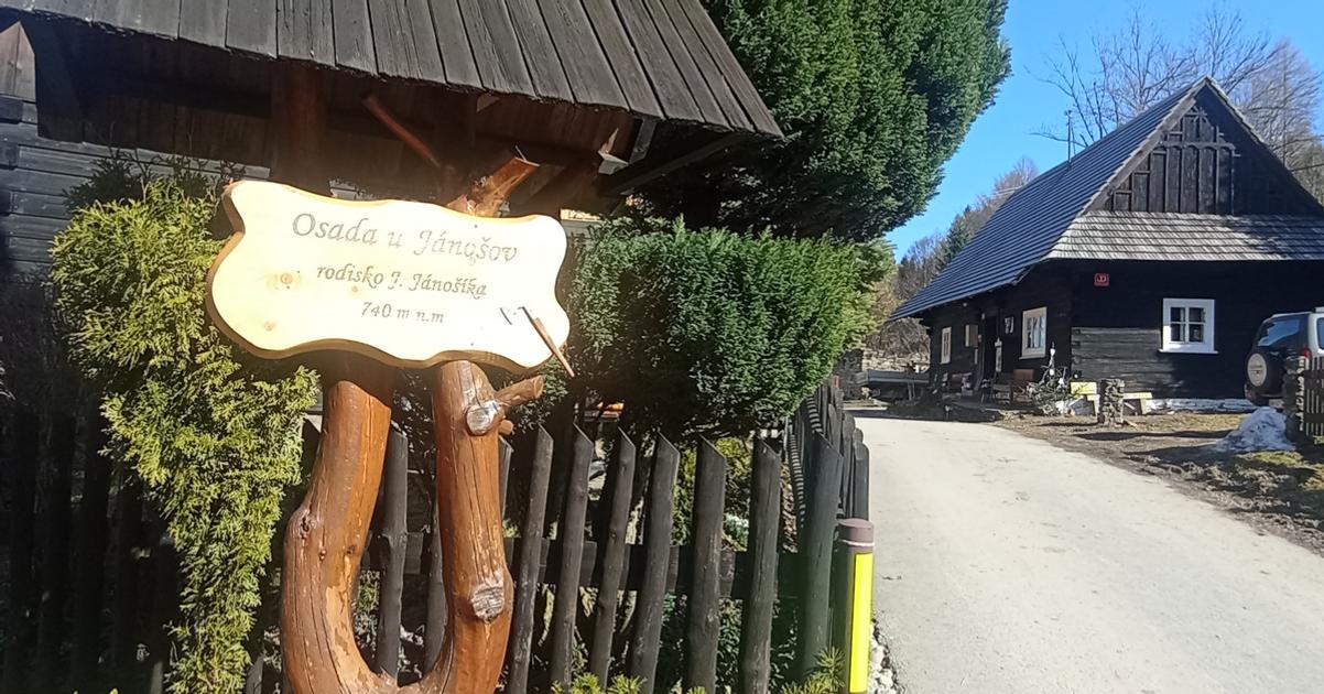 Janosik bol slab zbojnk V terchovskej osade kde sa narodil ij u len traja udia