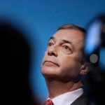 Kandidat z Reform UK sa vzdal kampane pre fotografiu s hajlovanim