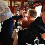 Lesk dreva dobovy porcelan noblesa Cestujte v case s Moravskym Orient Expresom