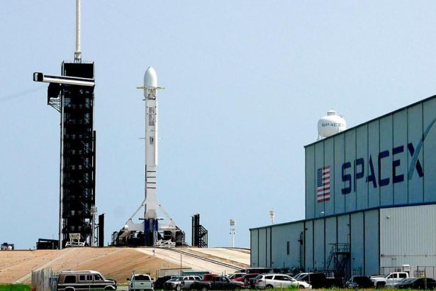 Muskova SpaceX planuje v marci podat ziadost o vstup na burzu uvadza agentura Bloomberg
