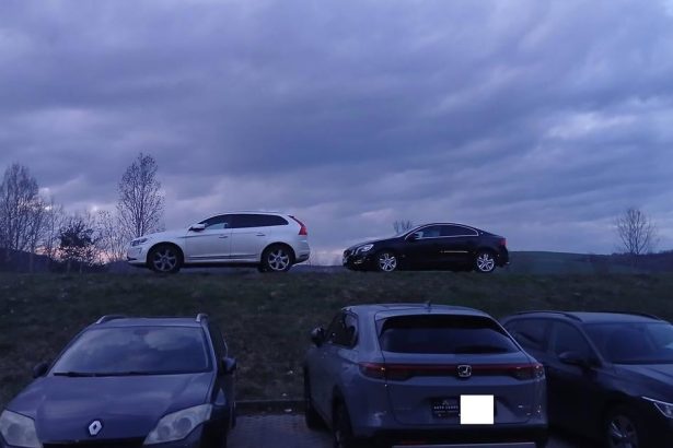 Nezastavi ich ani dopravne znacenie Vodici opakovane parkuju na hrazdi Vahu naprik zakazu