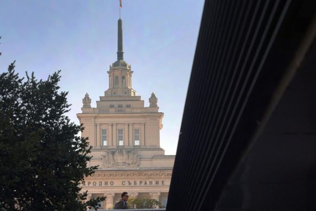 O kresla v bulharskom parlamente bude bojovat aj trojkoalicia Progresivne Bulharsko
