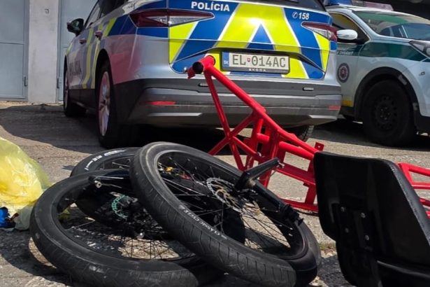 Policia vypatrala a vratila ukradnutu trojkolku muzovi so zdravotnym postihnutim