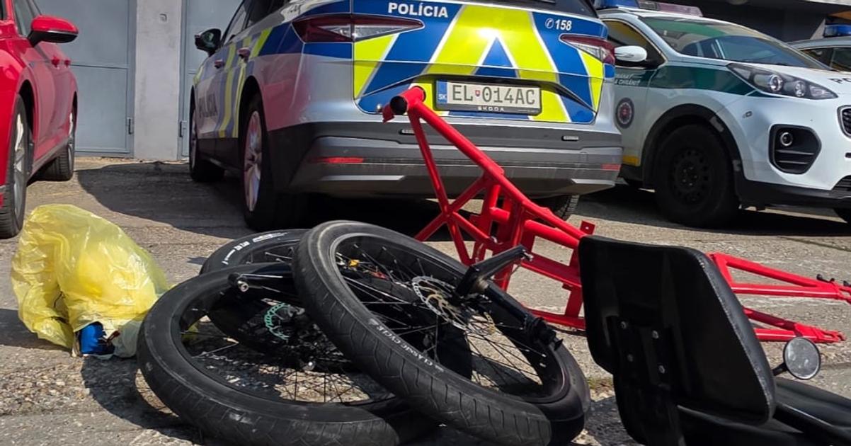 Policia vypatrala a vratila ukradnutu trojkolku muzovi so zdravotnym postihnutim