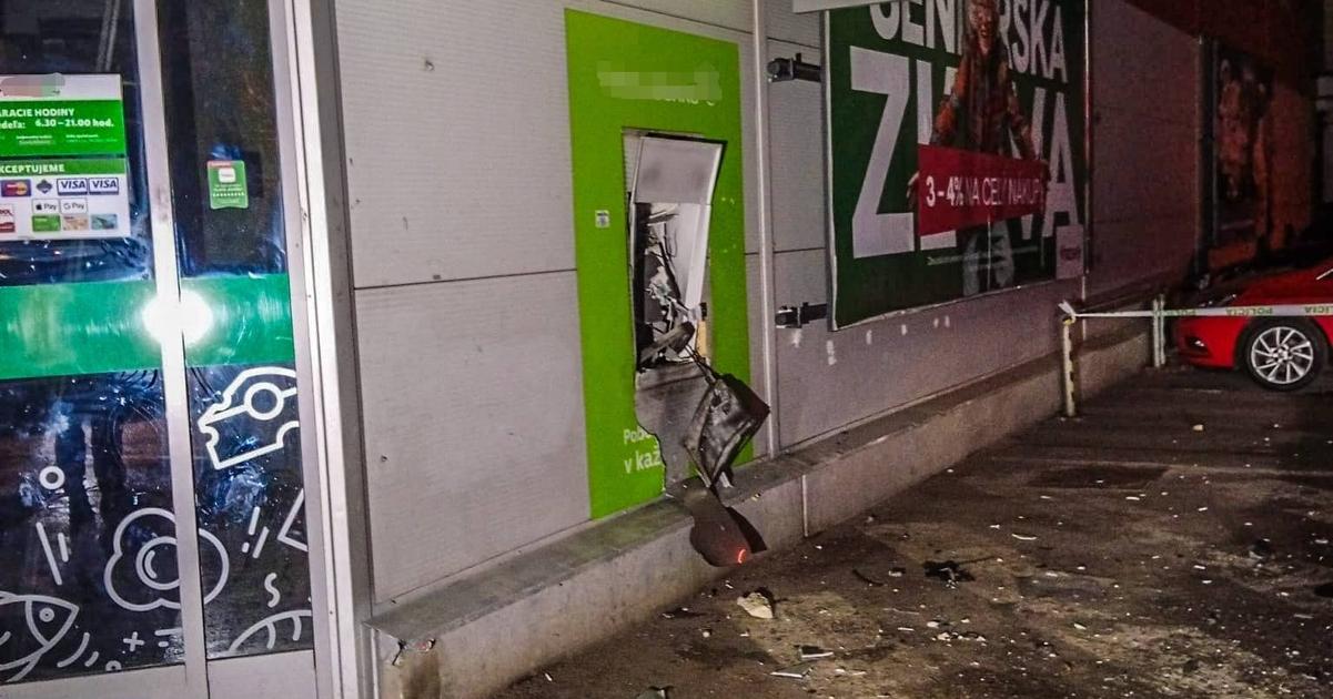 Policia vysetruje nocny vybuch v Kosiciach Pachatelovym cielom bol bankomat