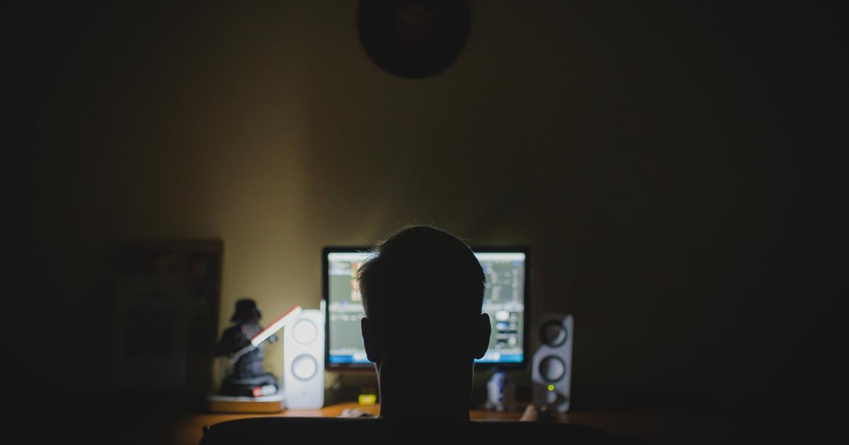 Polski odbornici varuju pred naborom agentov Ruskom cez pocitacove hry