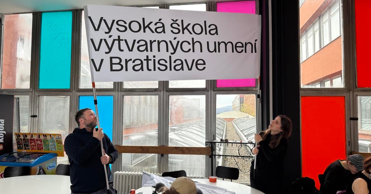 Protestny pochod Nespokojna kulturna obec opat vychadza do ulic