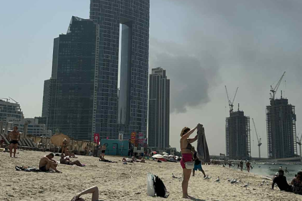 Slovenky uviazli v Dubaji Od rana nad hlavami neustale pocujeme vybuchy Odletiet nie je mozne