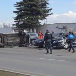 Sokujuce okamih na sidlisku Vodic znicil tri zaparkovane aut a