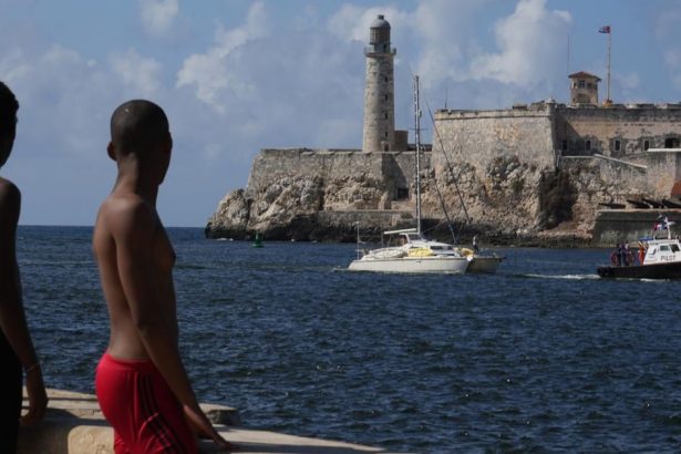 Stratene plachetniice s humanitarnou pomocou dorazili na Kubu