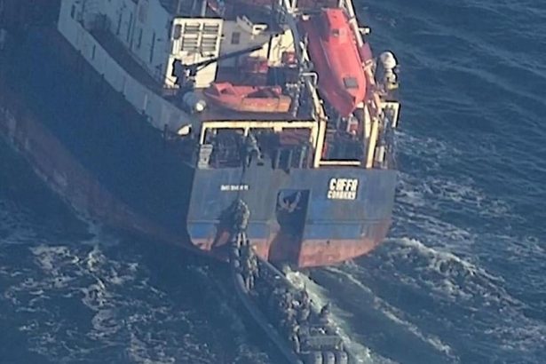 Svedsko zadrzalo lod pod falosnou vlajkou s podozrivym obilim