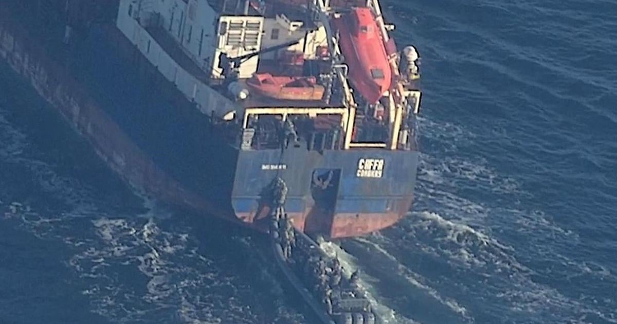 Svedsko zadrzalo lod pod falosnou vlajkou s podozrivym obilim