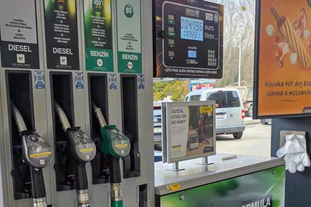 Tankery sa otacaju velku rafineriu uzatvorili Ceny na cerpacich staniciach vzrastu v najblizsich hodinach