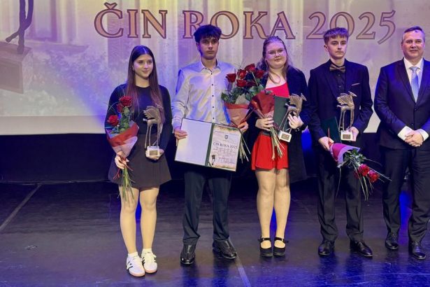 Titul Cin roka 2025 ziskali v Michalovciach hudobnik florbalisti a skolsky parlament