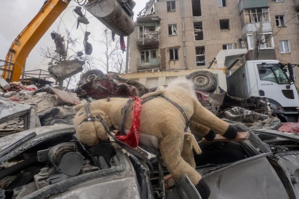 Ukrajina Rusko Online Ruske dronove a raketove utoky nedaleko Kyjeva pripravili o zivot najmenej troch osob