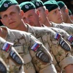 Ustavny sud oznalil rozdielne zaobchadzanie s policajtmi a vojakmi ako otcami pri materskom prispevku za protiustavne