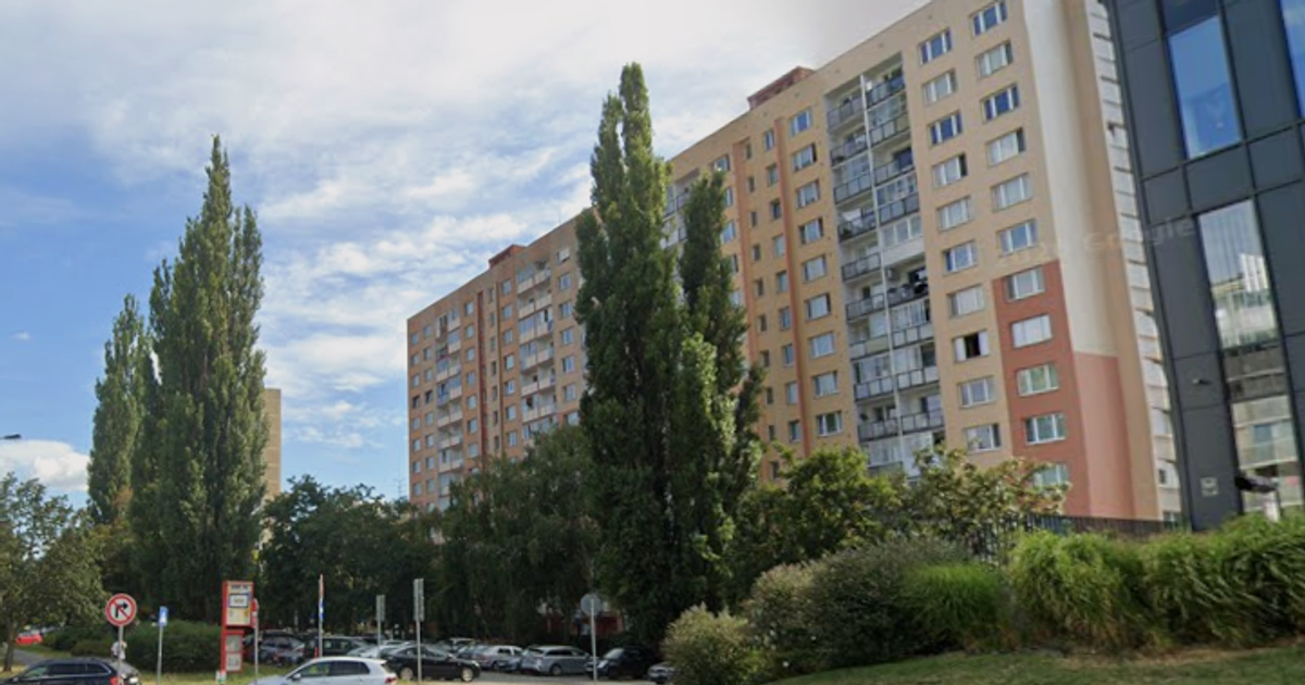 V panelaku je dvesto bytov na ulici roky chyba osvetlenie Riesenie blokovali vlastnicke vztahy