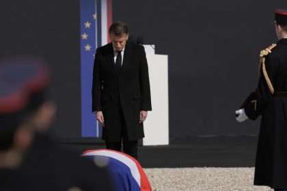 Vo Francuzsku sa rozlucili s expremierom Lionelom Jospinom