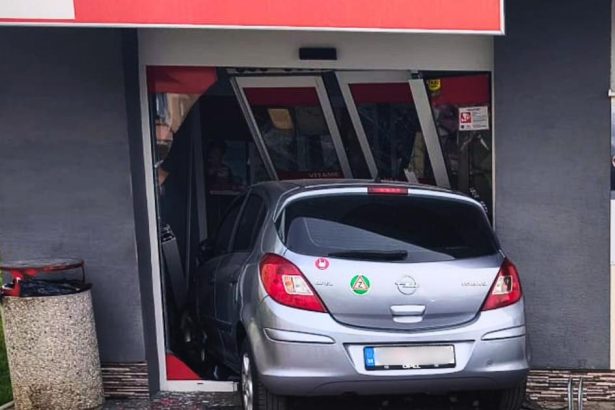 Vodicka narazila autom do predajne Uz je zname co sa stalo