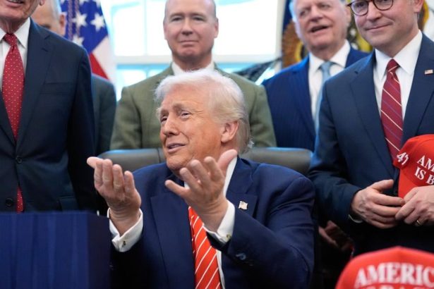 Vojna s Iranom zhorsii Trumpove problemy s drahotou