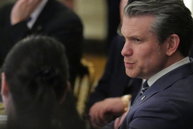 viacere redakcie prisli o akreditaciu sudca oznacil medialnu politiku pentagonu za protiustavnu