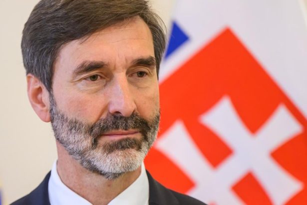 Blanar odcestoval na navstevu Albanska spolu s ministrami zahranicnych veci Ceska a Rakuska
