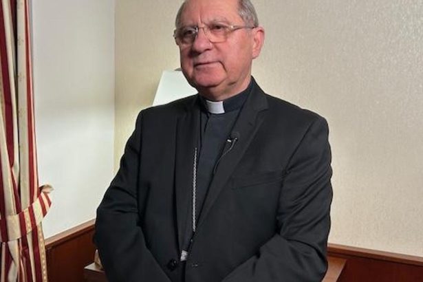 Bober sa luci s uradom Svatemu Otcovi ponukol rezignaciu Vyzval na modlitby za noveho arcibiskupa