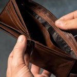 Dievca napadol na schodoch pre sedemnast eur hrozi mu osem rokov