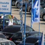 Dominancia dieselovych motorov na trhu s jazdenymi autami ustupuje Predaj elektromobilov a hybridov stupa