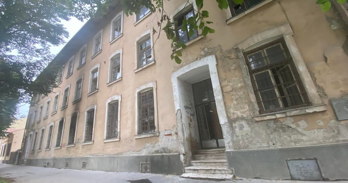 Drogy prostitucia a 1700 zasahov policie samosprava nalieha na stat aby zburala budovu v centre Kosic