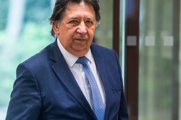 Exministerovi Budajovi zatial nebolo dorucene rozhodnutie o zruseni obvinenia