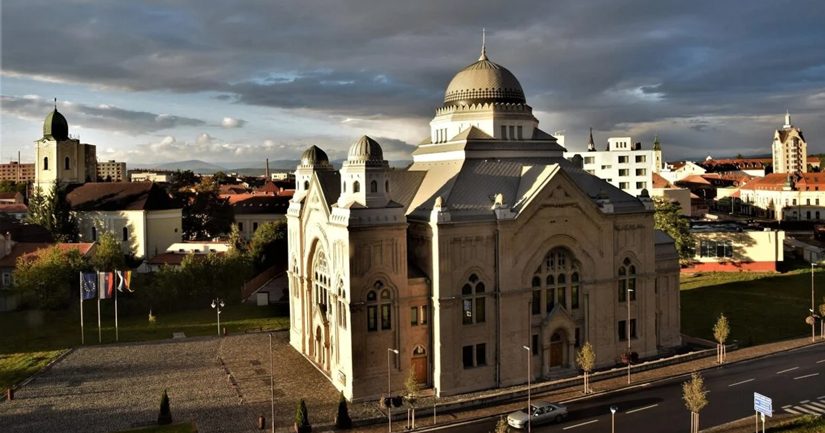 Firma predala ruinu vracia sa jej poklad Obnovenu synagogu ziska spat za jedno euro