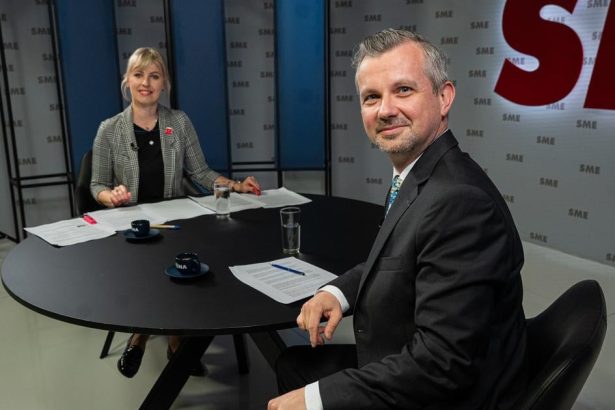 Giba v Arene Nie tak davno odstupili dvaja premieri pod tlakom obcanov aj bez referenda