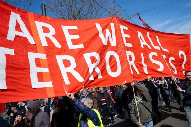 K tradicnym velkonocnym mirovym pochodom v Nemecku sa pripojili tisice ludi