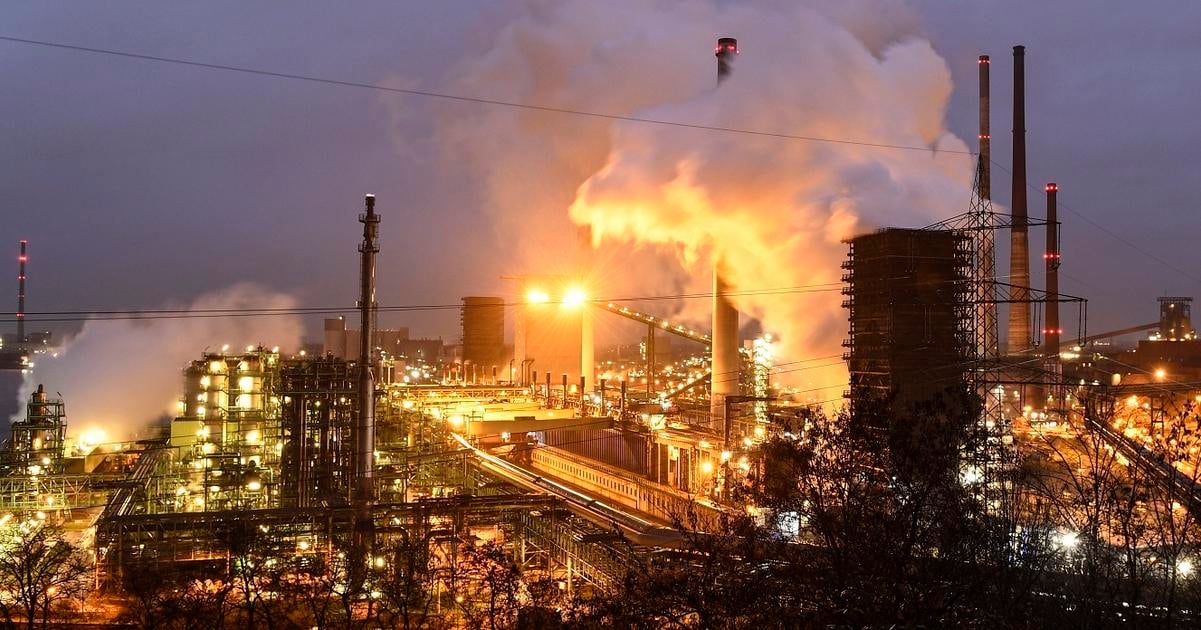 Komisia meni emisne pravidla pre priemysel vacsia rezerva povoleniek sluzia na ochranu pred cenovymi sokmi