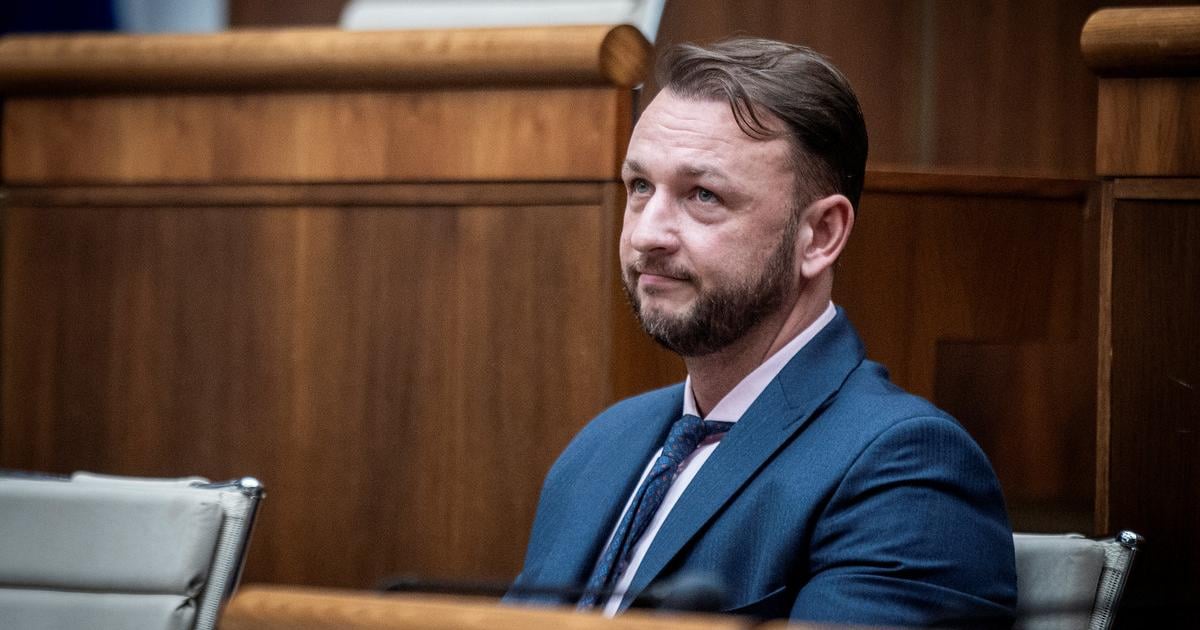 Krupa oznamuje podanie navrhu na odvolanie Sutaja Estoka z funkcie ministra vnutra