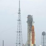 NASA zacala doplnat palivo do rakety pred startom misie Artemis 2 na Mesiac