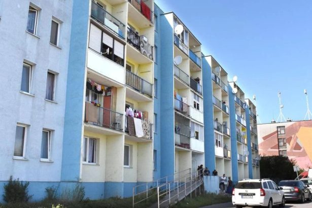 Neistota v kosickej socialnej bytovke Mesto slubuje opravu ludia maju obavy z vystahovania