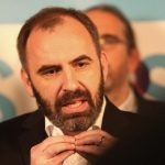 Opozicne PS kritizuje vladu za ceny paliv a plan na prevzatie spolocnosti JESS statom