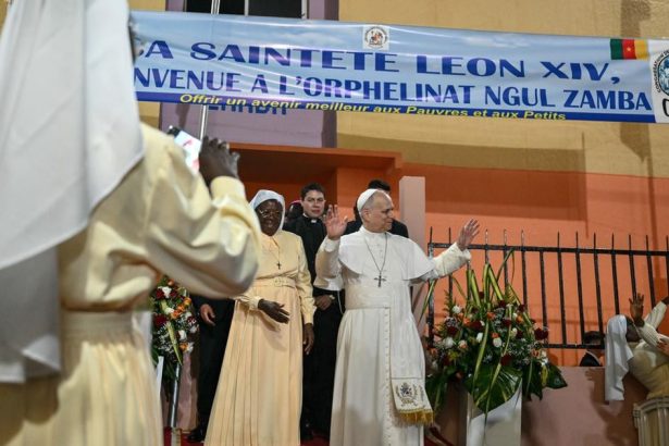 Papez v Kamerune vyzval na mier respekt a boj proti korupcii