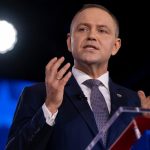 Prezidentske volby v Polska by znovu vyhral Nawrocki na chrbat mu dycha Sikorski ukazal prieskum