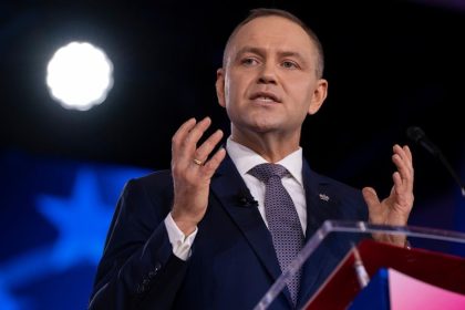 Prezidentske volby v Polska by znovu vyhral Nawrocki na chrbat mu dycha Sikorski ukazal prieskum