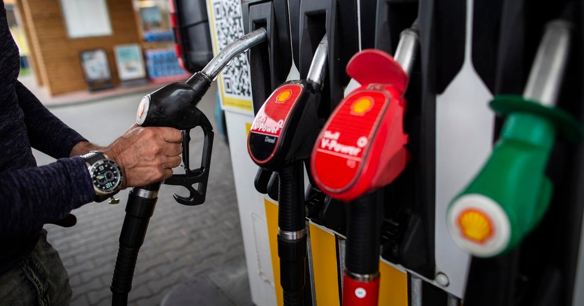 Rozdiely v cenach nafty pre domace a zahranicne vozidla sa zvacsuju tvrdi Institut financnej politiky