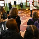 Stanice sa premenili na javisko Pavol Seris priniesol divadlo medzi cestujucich