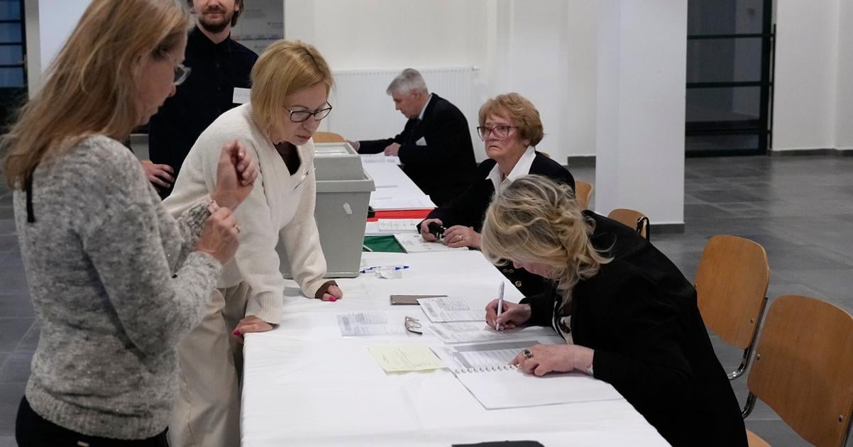 Volby v Madarsku 2026 Rozhoduje sa ci skonci Orbanova vlada minuta po minute