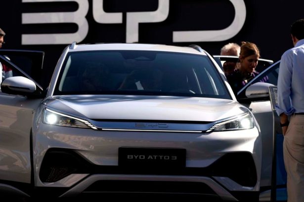 Ziadna vyroba Made in EU Madari rozoberaju a znovu skladaju hotove autA privezenE z Ciny